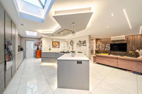 5 bedroom detached house for sale, Broadfields Avenue, Edgware, HA8