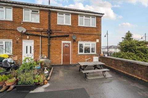 3 bedroom flat for sale, West Street, Hampshire PO16