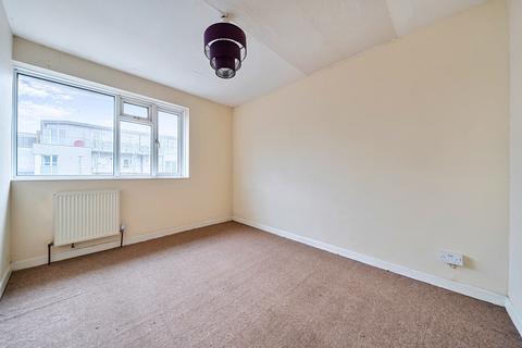 3 bedroom flat for sale, West Street, Hampshire PO16