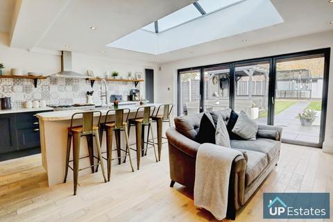 3 bedroom end of terrace house for sale, Mellowdew Road, Coventry