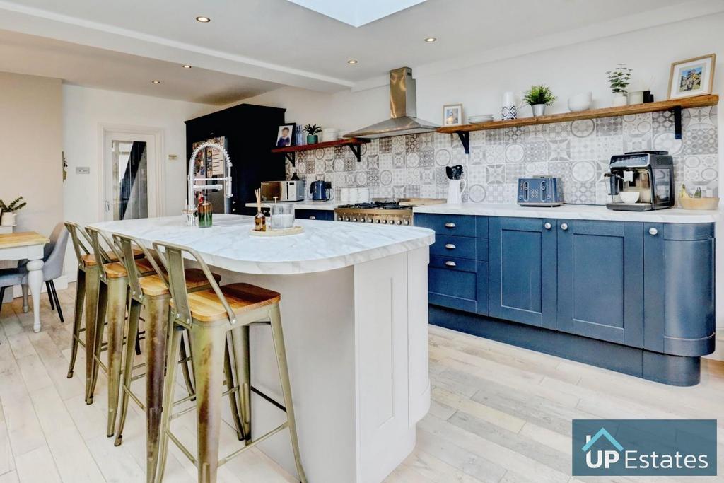Kitchen/ Dining Room