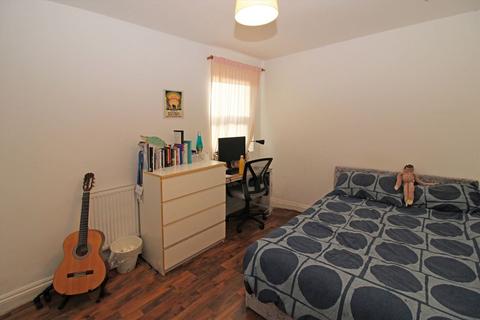 3 bedroom flat to rent, First Avenue, London W3