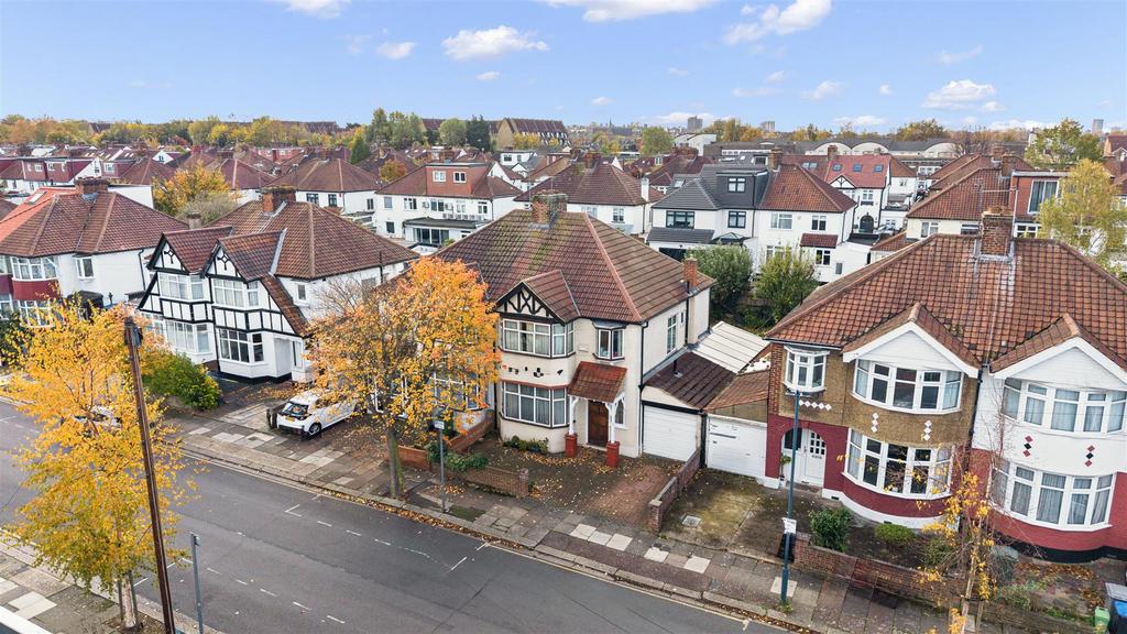 Daniels 107, Fleetwood Road London 021.jpg