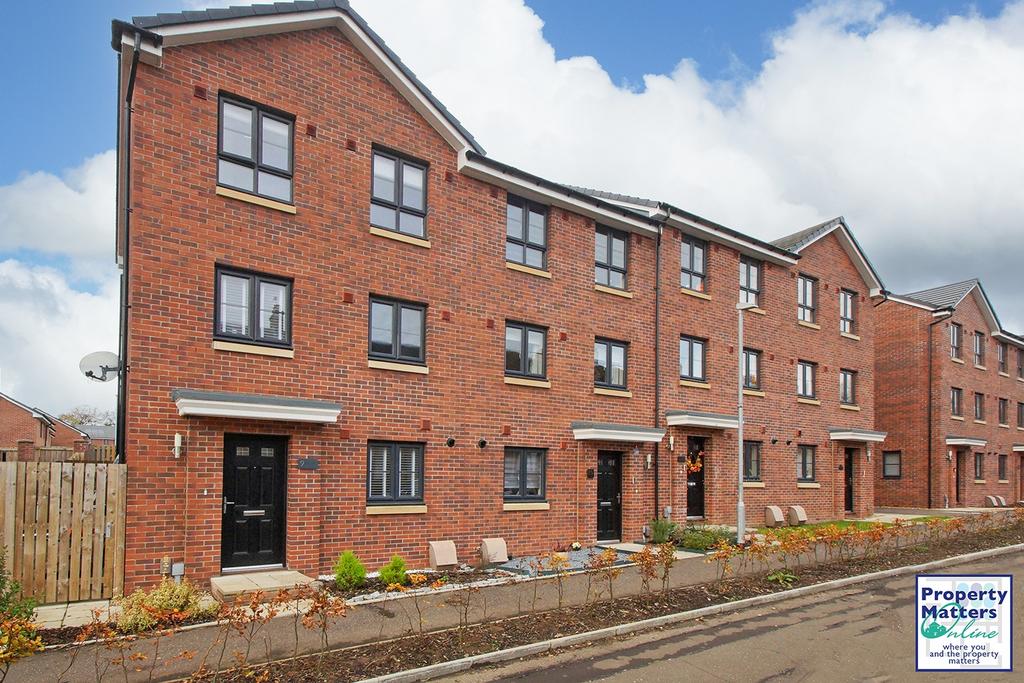 4 Bedroom End-terrace Townhouse