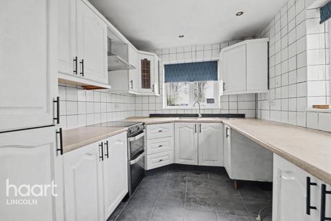 3 bedroom detached bungalow for sale, Fosse Grove, Saxilby