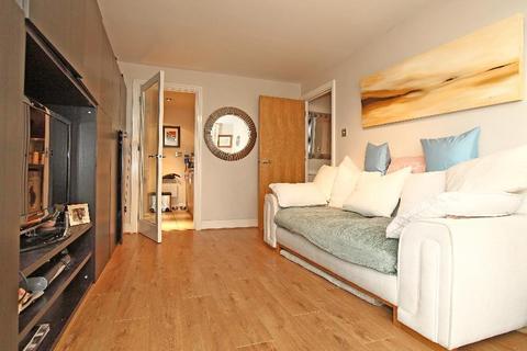1 bedroom apartment to rent, SMUGGLERS WAY, WANDSWORTH, SW18