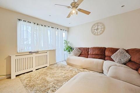 2 bedroom flat for sale, Richmond Way, London W12