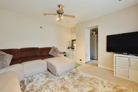 2 bedroom flat for sale, Richmond Way, London W12
