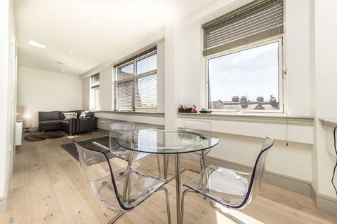 Studio to rent, Burlington Road, New Malden KT3