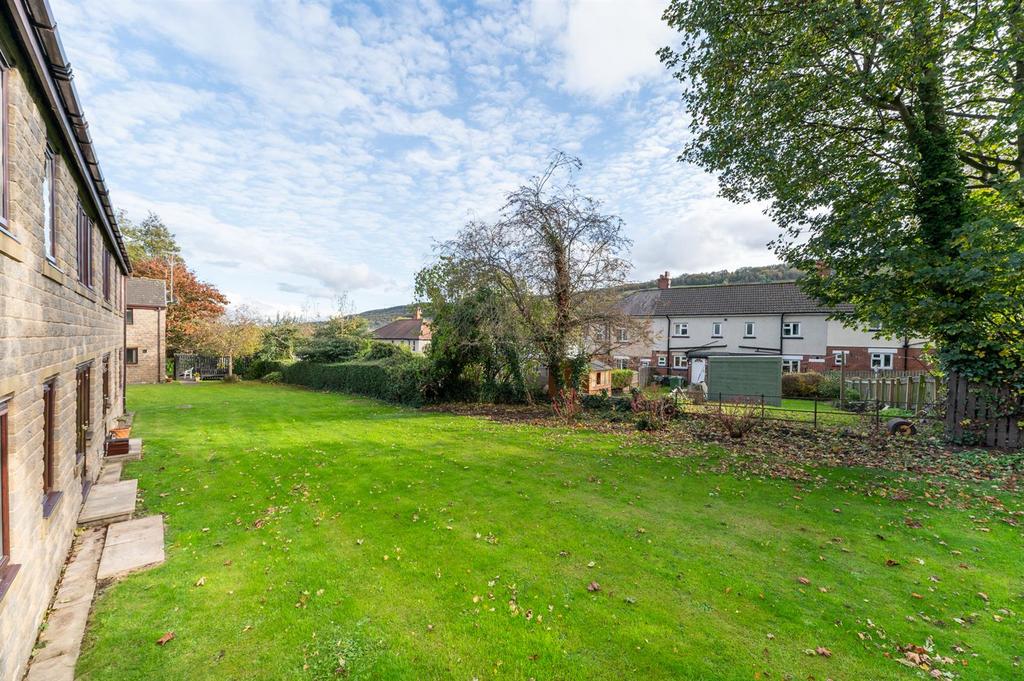 Communal Southerly Facing Gardens