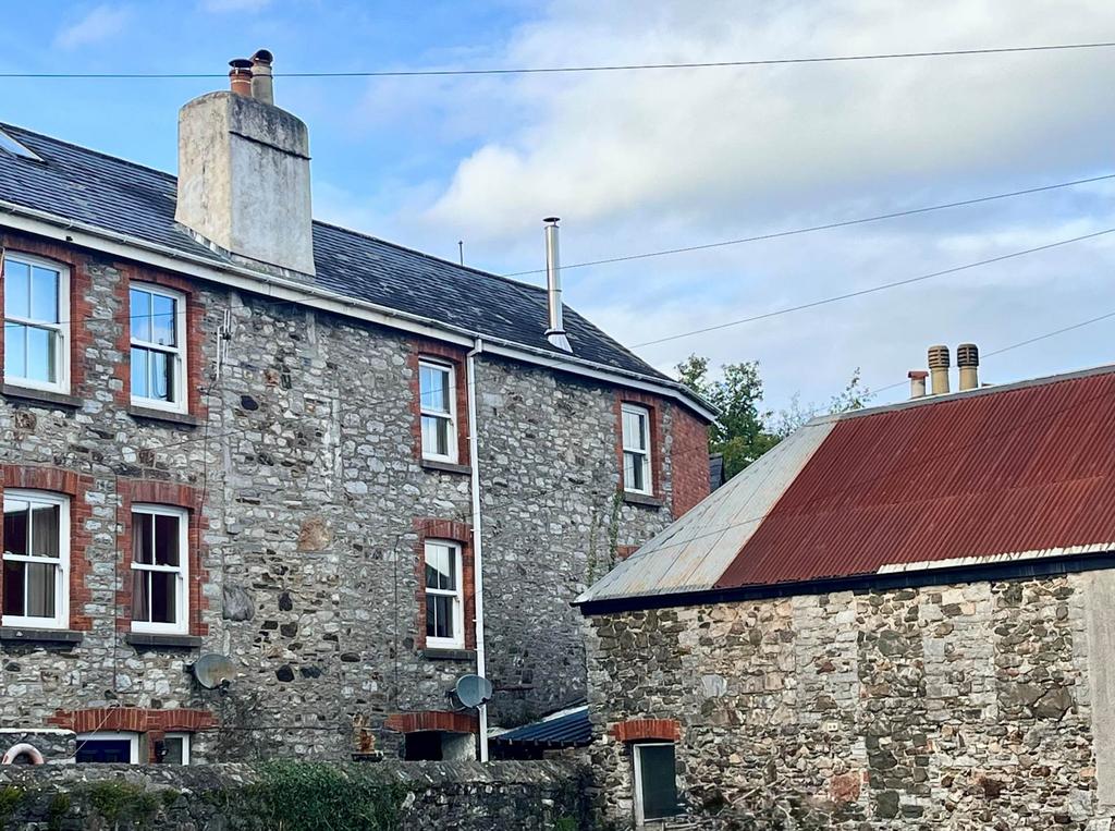 Chapel Street, Buckfastleigh TQ11 6 bed terraced house - £295,000