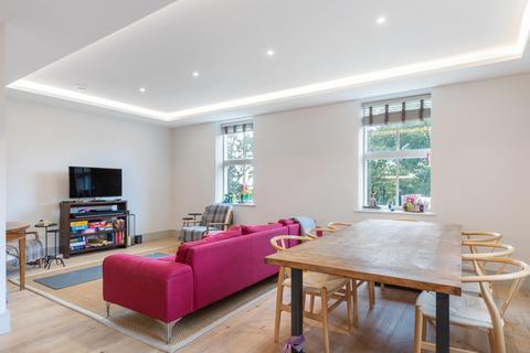 3 bedroom flat for sale, Elms Road, London, SW4