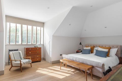 3 bedroom flat for sale, Elms Road, London, SW4