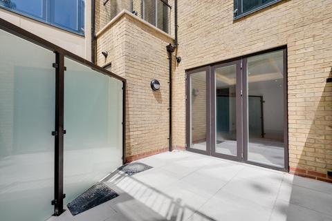2 bedroom flat for sale, Elms Road, London, SW4