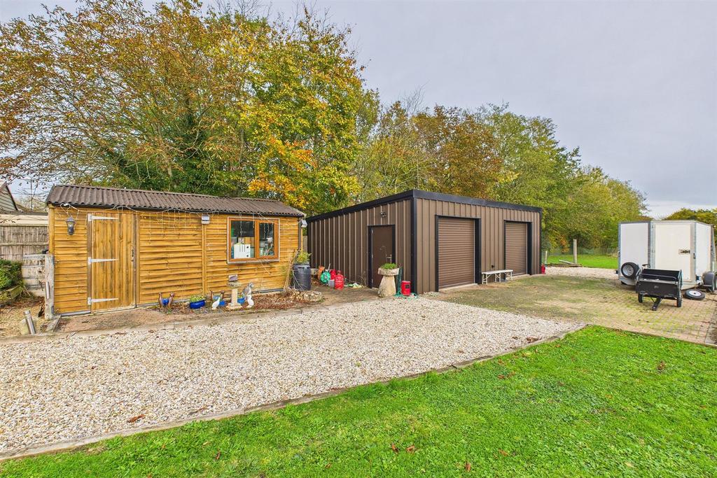 Garaging & Outbuilding
