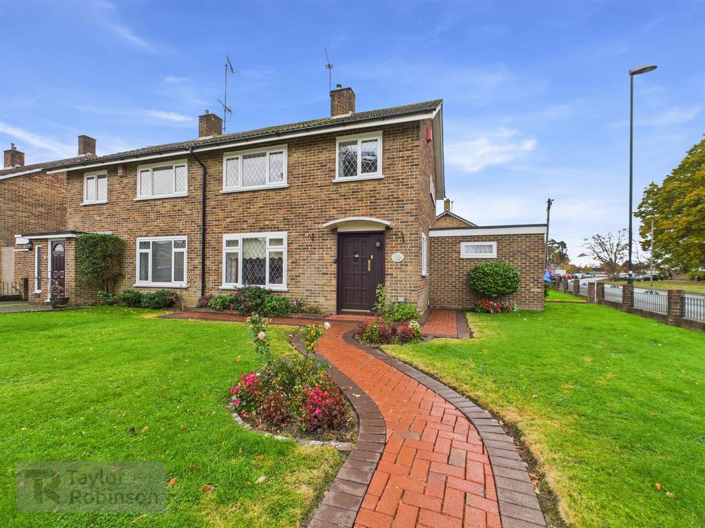 Ifield, Crawley 3 bed semi-detached house for sale - £425,000
