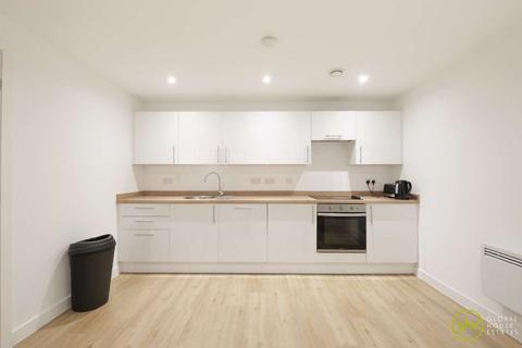 2 bedroom flat to rent, X1 The Plaza, Manchester, UK