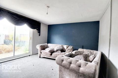 3 bedroom terraced house for sale, Harebell Way, Harold Hill