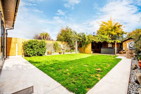 3 bedroom detached house for sale, Lancaster Road, Rayleigh SS6