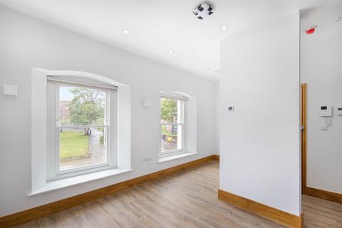 1 bedroom maisonette to rent, South Woodford, London, E18