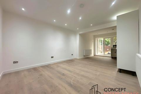 undefined, Bakers End, Wimbledon Chase, SW20