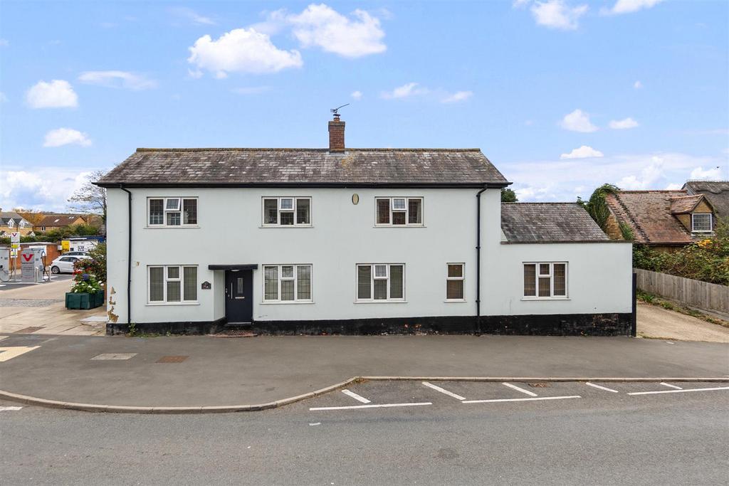 87 Bedford Rd Web02.jpg