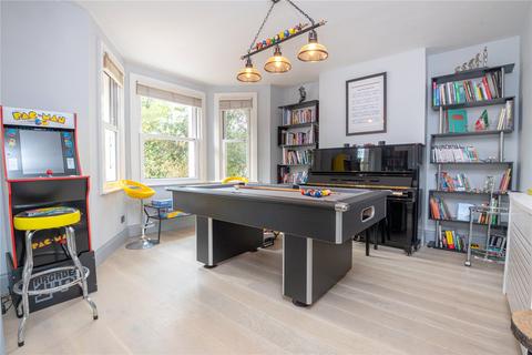 4 bedroom semi-detached house for sale, Marksbury Avenue, Kew