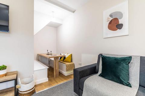 6 bedroom house to rent, Spring Grove Walk, Leeds LS6