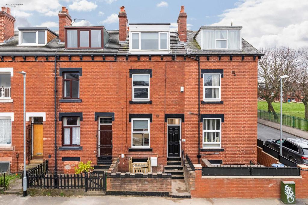 Attractive red-brick terraced house with origin...