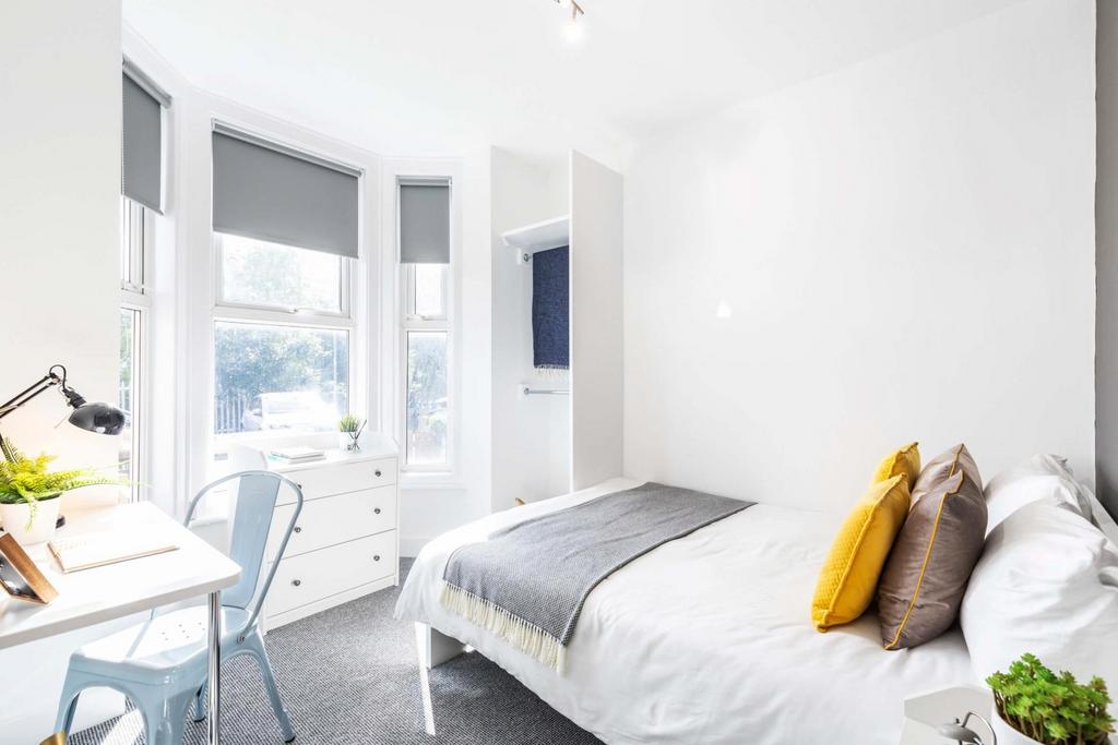 Bright, freshly decorated double bedroom with a...