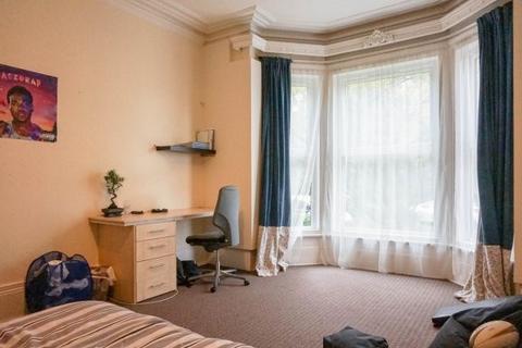 9 bedroom house to rent, Ash Grove, Leeds LS6