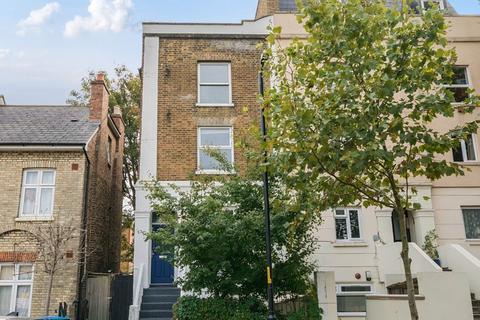 2 bedroom flat for sale, Warner Road, London, SE5