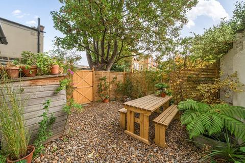 2 bedroom flat for sale, Warner Road, London, SE5