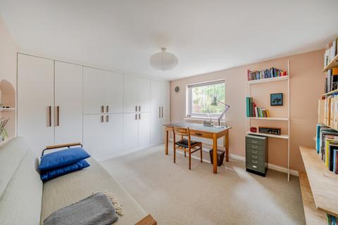 Flat A, 65 Warner Road, London, SE5 9NE