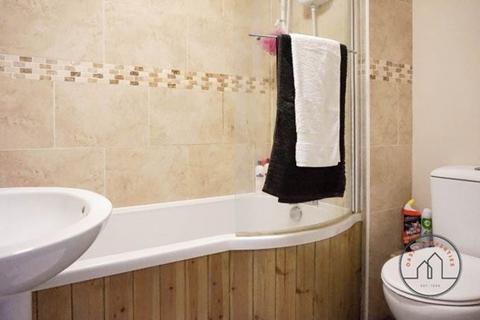 undefined, Broomfield Cres, Leeds LS6