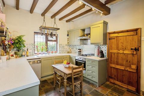 2 bedroom end of terrace house for sale, High Street, Castle Donington DE74