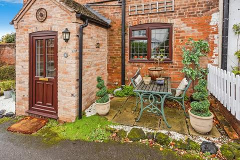 2 bedroom end of terrace house for sale, High Street, Castle Donington DE74