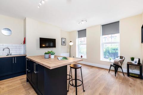 4 bedroom flat to rent, Kelso Road, Leeds LS2