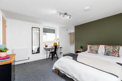 4 bedroom flat to rent, Kelso Road, Leeds LS2
