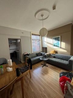 5 bedroom house to rent, Hessle View, Leeds LS6