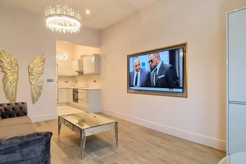 2 bedroom flat to rent, Kensington Terrace, Leeds LS6