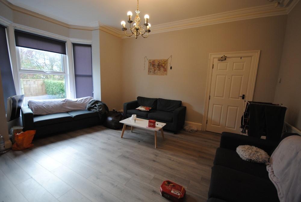 Bright, well-proportioned living room with a ba...