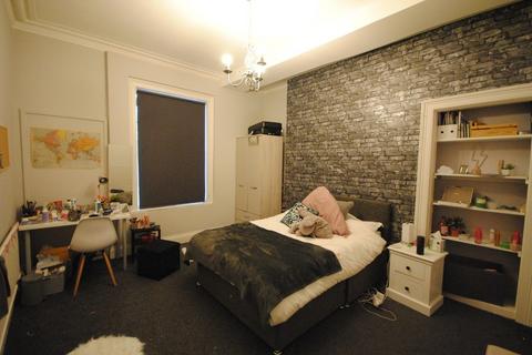 8 bedroom house to rent, Victoria Road, Leeds LS6
