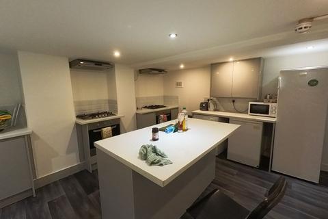 8 bedroom house to rent, Victoria Road, Leeds LS6