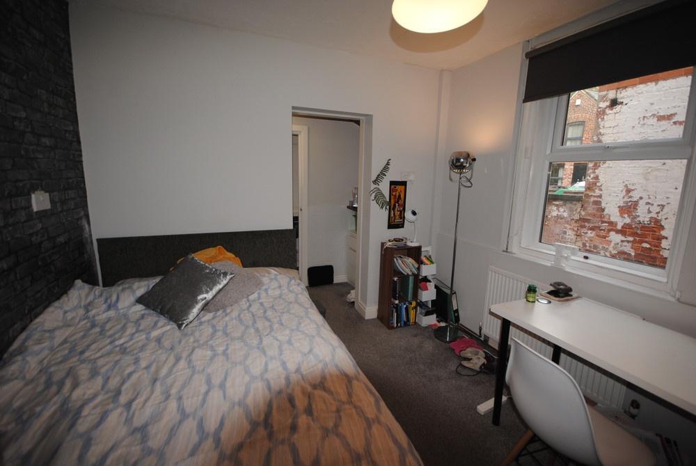 Bright, neatly presented double bedroom with a ...