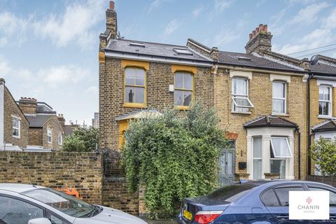1 bedroom in a house share to rent, Crooke Road, London SE8