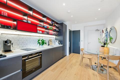 Studio for sale, Defoe House, 123 City Island Way, London, E14
