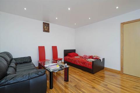 3 bedroom end of terrace house for sale, Darwin Drive, Greenford, UB1 3JY