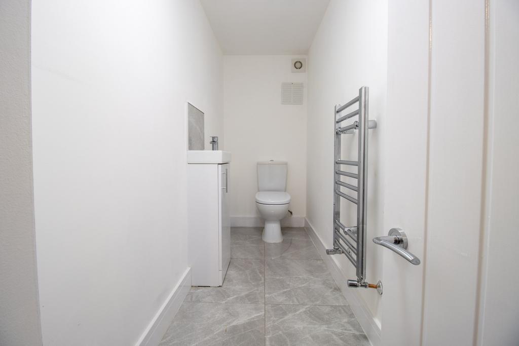Bright, modern WC with clean white fittings, ti...