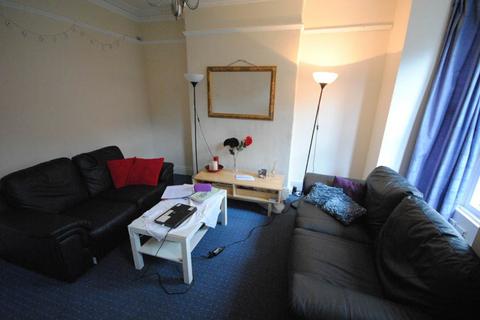3 bedroom house to rent, Ashville Grove, Leeds LS6